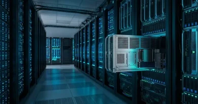 Racks de servidores de alto rendimiento procesando transacciones en cadena de bloques para validar operaciones digitales de carteras unificadas.